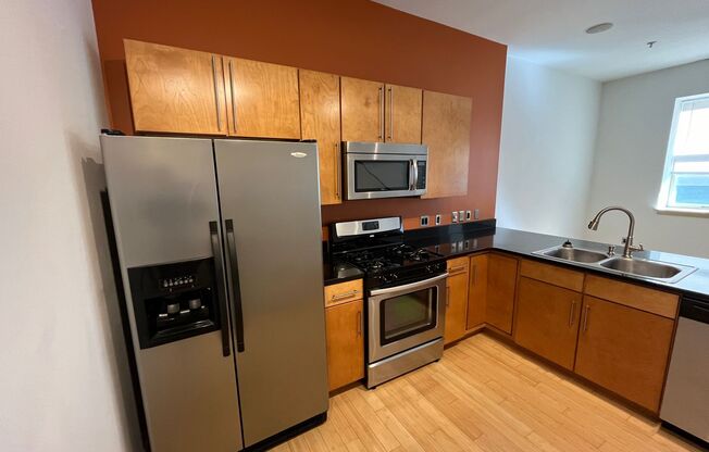 1 bed, 1.5 baths, 990 sqft, $1,295, Unit Unit B