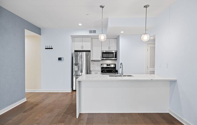 Modern Condo Near H St | 2 Bed | 2 Bath | 975 Sf | 1 Parking Space