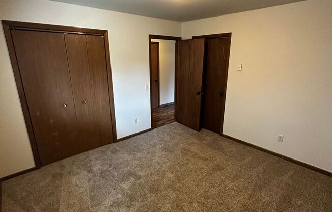 2 beds, 1 bath, 800 sqft, $825