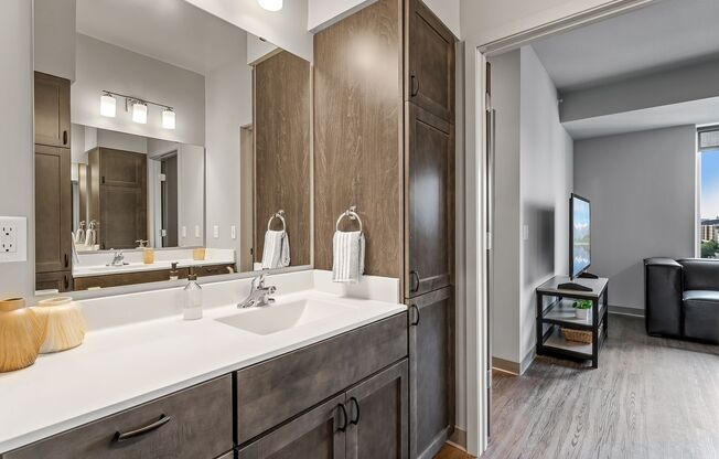 2 beds, 1 bath, 789 sqft, $1,600, Unit 302