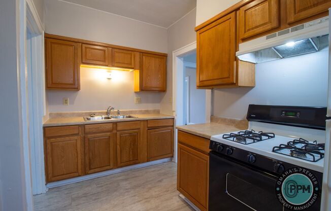 2 beds, 1 bath, $1,325