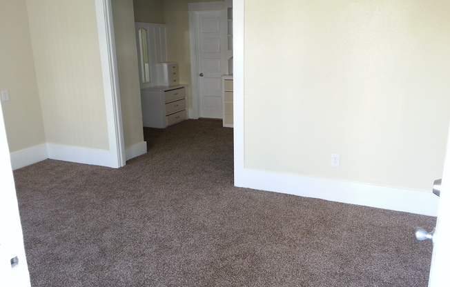 Studio, 1 bath, 325 sqft, $1,400, Unit 04