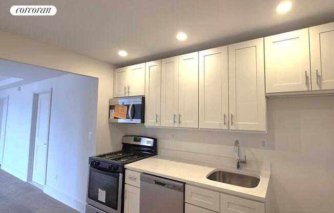 1 bed, 1 bath, $5,500, Unit 10I
