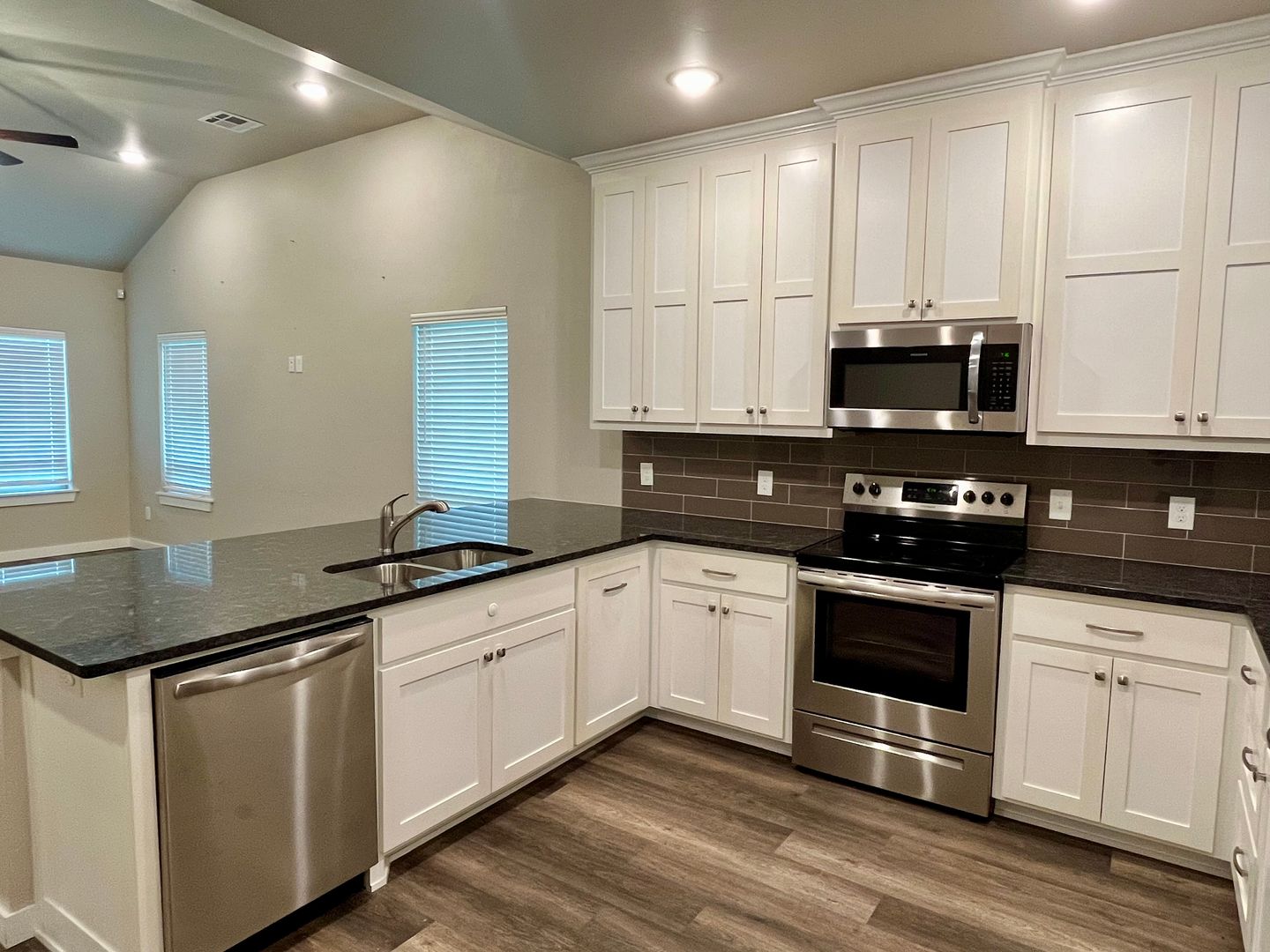 Beautiful 2 Bed 2 Bath!