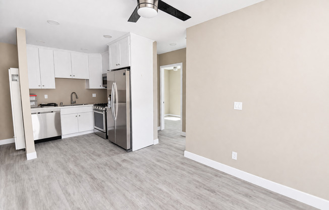 5 Bed / 3 Bath on Rockford Dr (Large Rooms & Backyard) – Walk to Campus!!