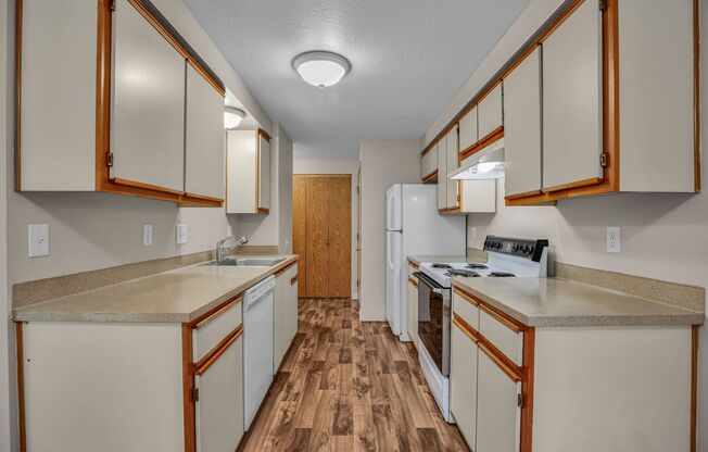 2 beds, 2 baths, 950 sqft, $1,395, Unit 340-23