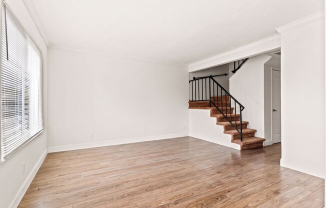 Spacious & Updated 2-Bedroom Townhouse in Union City | In-Unit Laundry & Modern Kitchen