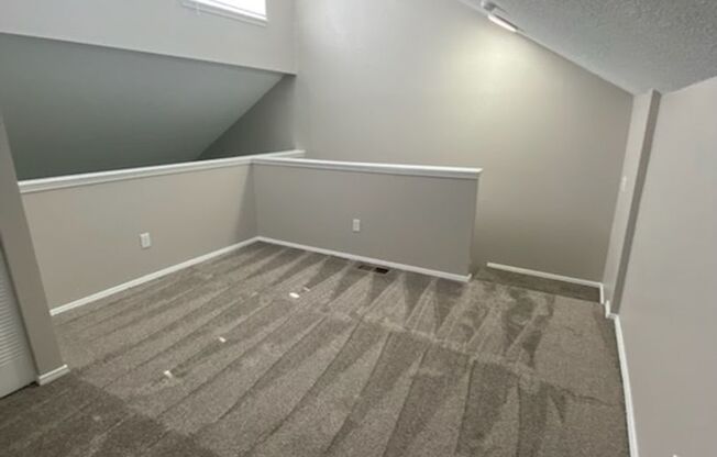 2 beds, 1 bath, 1,105 sqft, $875, Unit 2703-304