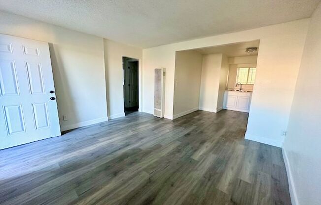 3 beds, 1 bath, 800 sqft, $2,395, Unit A