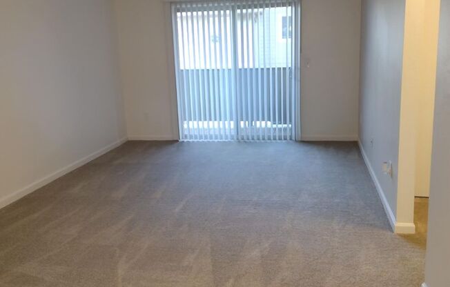 1 bed, 1 bath, 592 sqft, $1,350, Unit 038