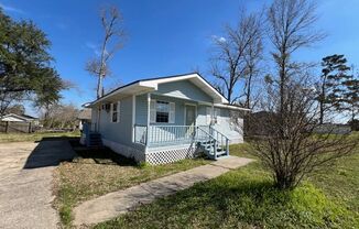 3 beds, 1 bath, $850