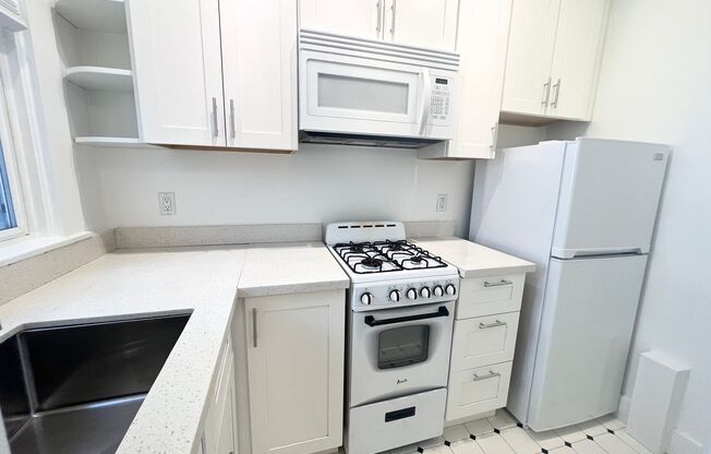 Studio, 1 bath, 400 sqft, $1,695, Unit #21