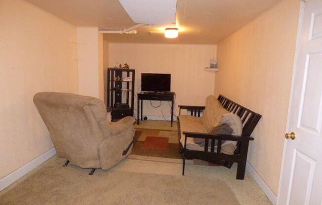 3 beds, 1 bath, $1,495