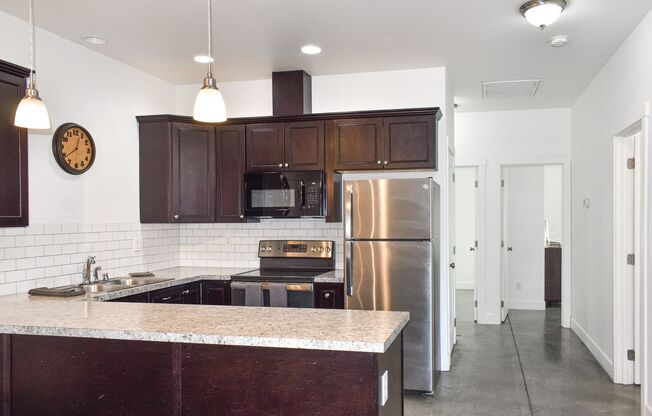 3 beds, 2 baths, $1,650, Unit Apt. 103