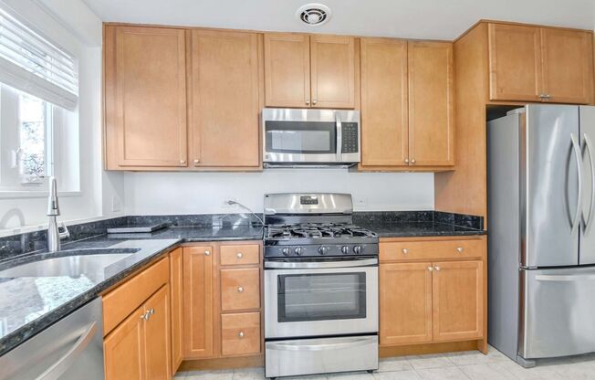 Renewed Spacious Condo in Parkside - Bethesda - Available Now!