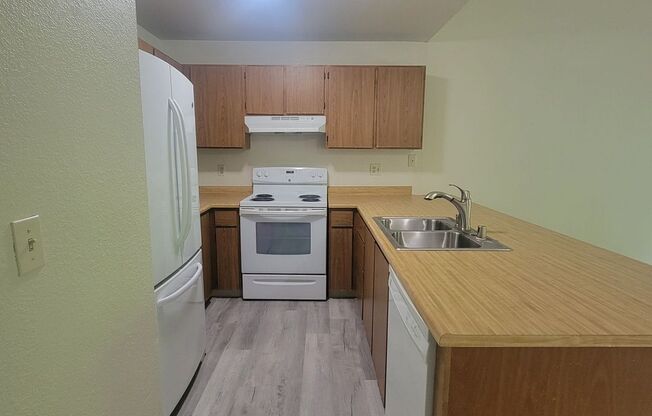 2 beds, 1 bath, $2,200