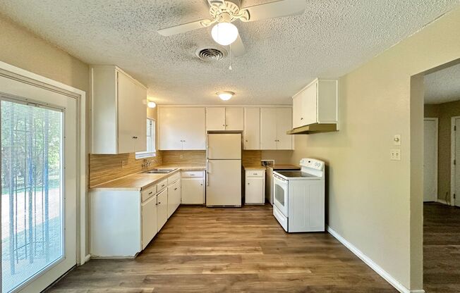 3 beds, 1 bath, $995