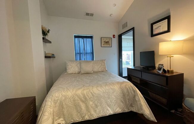 2 beds, 2 baths, 800 sqft, $1,895, Unit 3rd Fl