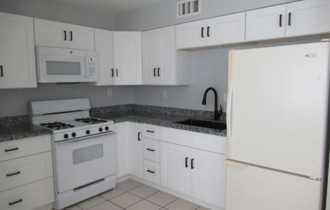 2 beds, 1 bath, $1,500