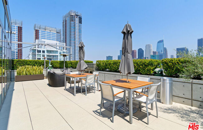 1 bed, 1 bath, 900 sqft, $2,900, Unit 815