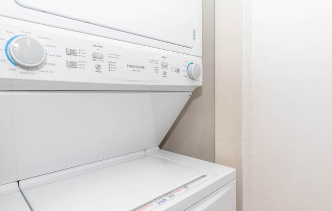 2 beds, 2 baths, 900 sqft, $1,283