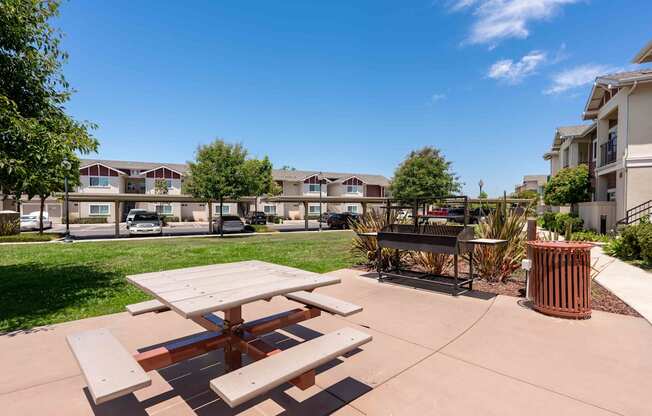 picnic table at the whispering winds apartments in pearland, tx