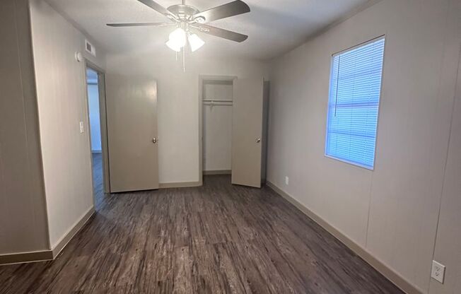 2 beds, 1 bath, 720 sqft, $980, Unit D201