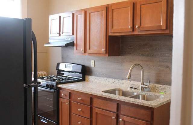 1 bed, 1 bath, 389 sqft, $950, Unit 7