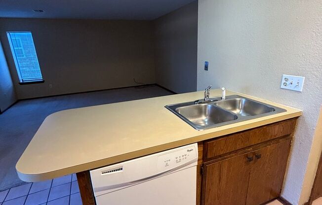 2 beds, 1 bath, 1,150 sqft, $895, Unit Unit C