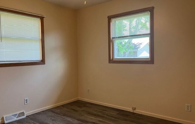 2 beds, 1 bath, $1,195