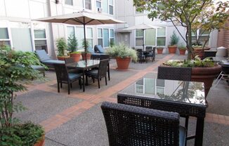 Outdoor Patio at Fifth Avenue Place Apartments, Portland