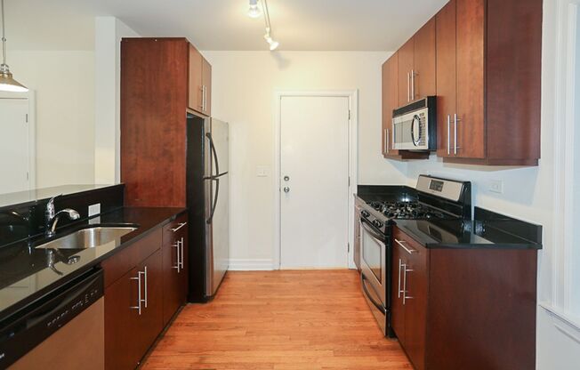 2 beds, 2 baths, 1,140 sqft, $3,150, Unit 3814S-1E