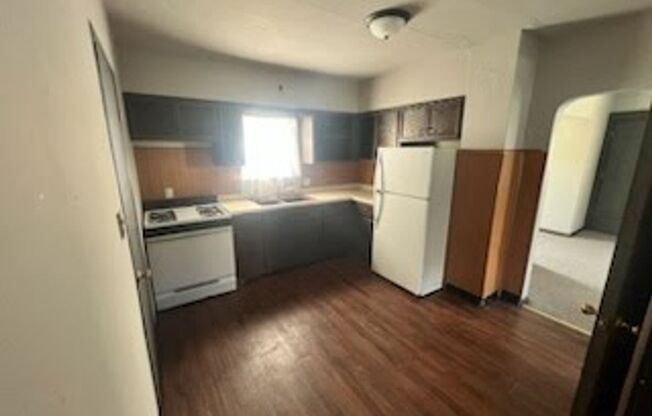 2 beds, 1 bath, $1,075