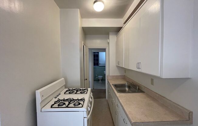 1 bed, 1 bath, 576 sqft, $1,595, Unit 14