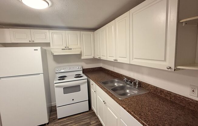 2 beds, 1 bath, 750 sqft, $1,400, Unit B