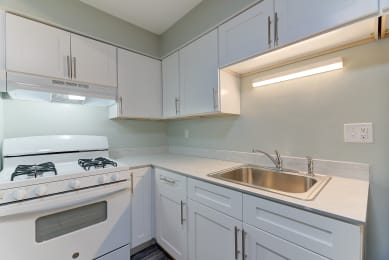 2 beds, 1 bath, $1,105