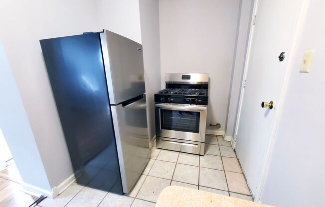1 bed, 1 bath, 700 sqft, $949
