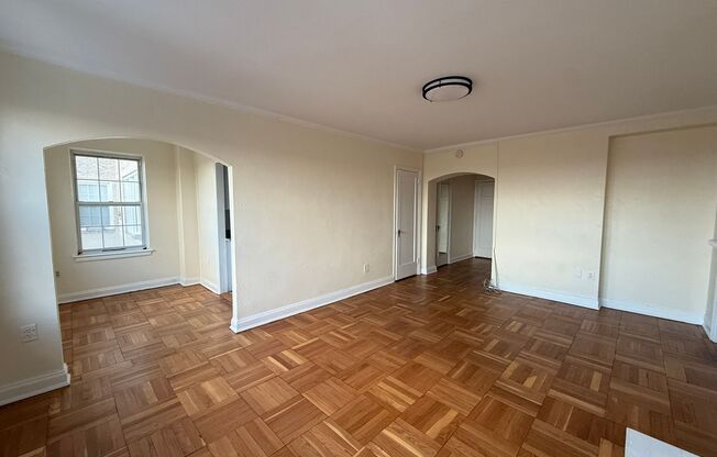 Studio, 1 bath, 413 sqft, $1,425, Unit Royal York 415