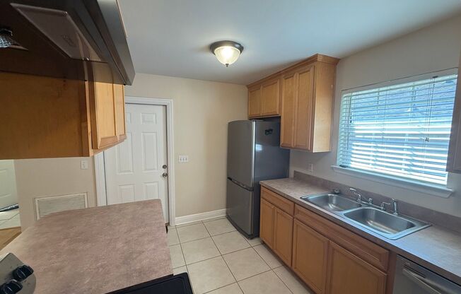 3 beds, 2 baths, $2,200