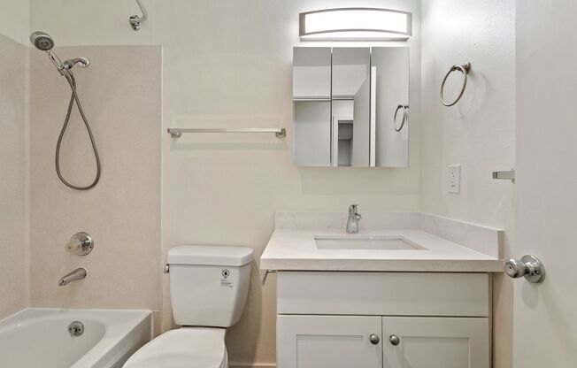 2 beds, 1 bath, 765 sqft, $2,295, Unit 102