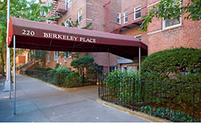 220 BERKELEY PL