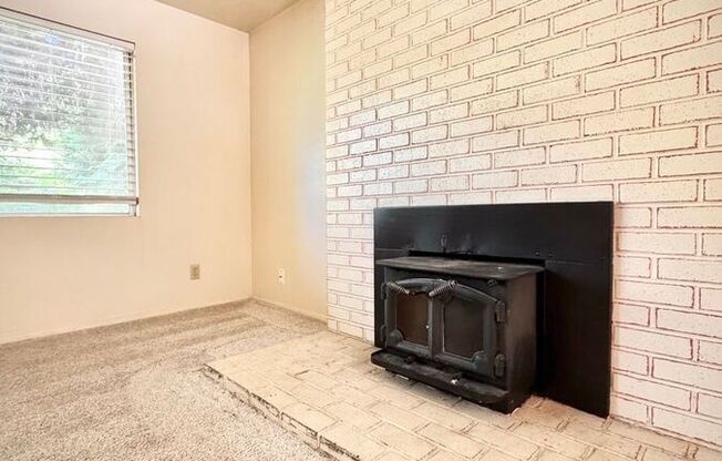 11717 19 AVE NE