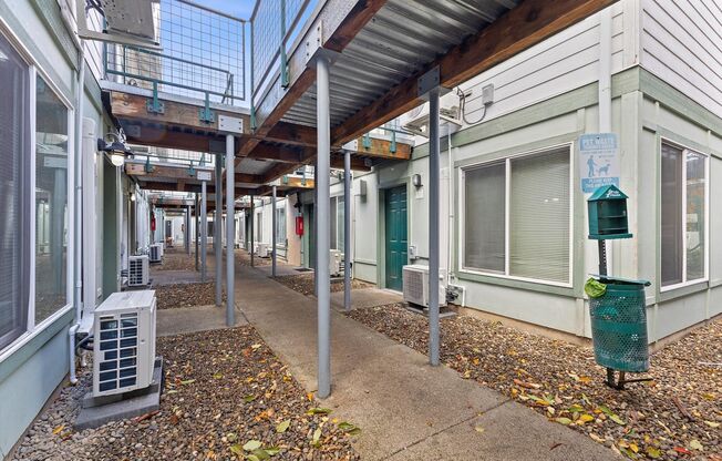 2 beds, 1 bath, 700 sqft, $1,200, Unit 221