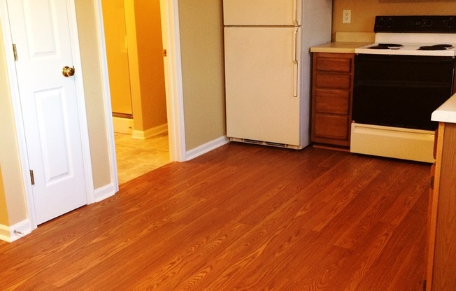 2 beds, 2 baths, 1,100 sqft, $875, Unit C6