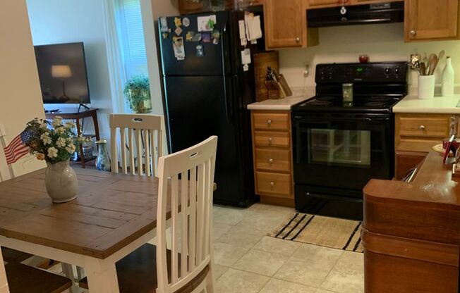 2 beds, 2 baths, 1,070 sqft, $2,600, Unit 8-8A