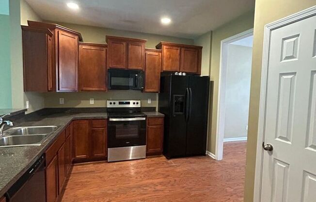 Gated Community off Central Ave in Summerville!