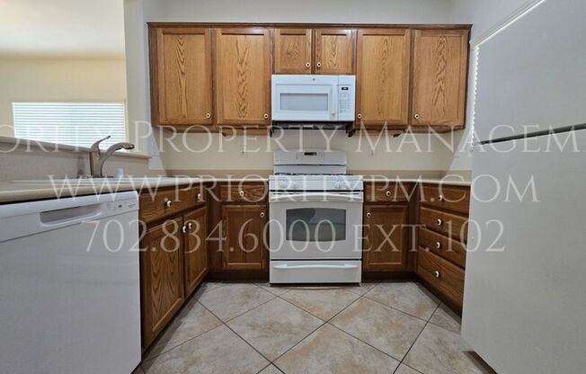 ~~Sun City Aliante 2 Bedroom + Den ~ 1200+ sq ft