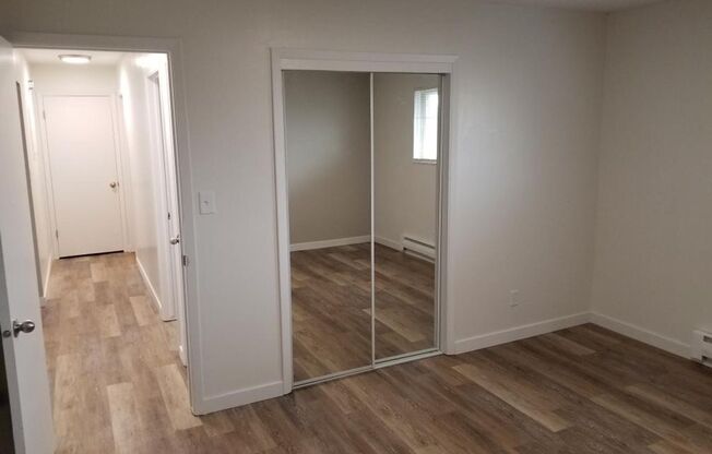 2 beds, 1 bath, 760 sqft, $1,100, Unit 11