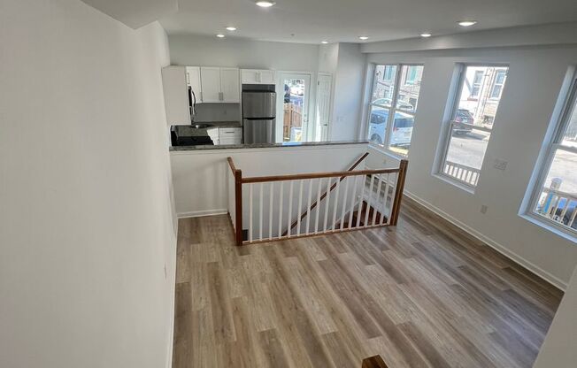 3 beds, 1.5 baths, 1,000 sqft, $1,900, Unit 2352 W Thompson 1st floor