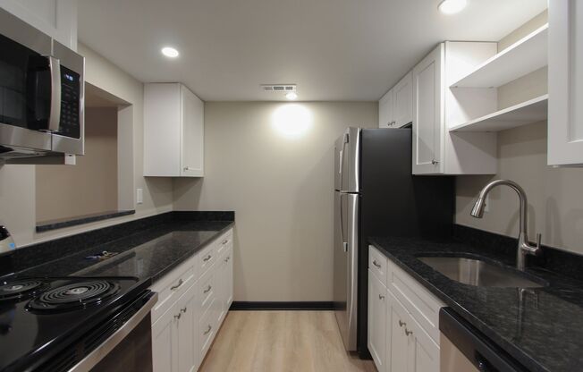 Pennwood Square 521-523 Kelly Ave.